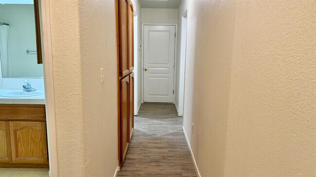 Building Photo - 945 Don Medico Dr