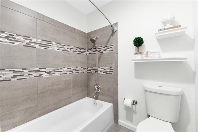 Building Photo - 2600 Summertree Dr