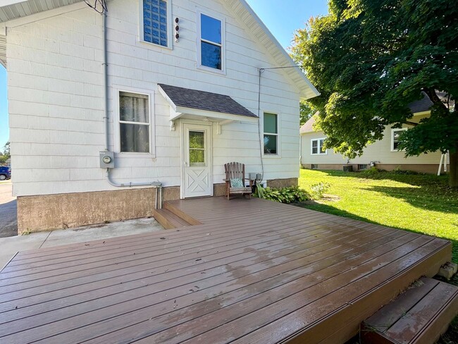 Building Photo - Large 3 Bed 2 Bath Single Family Home in M...
