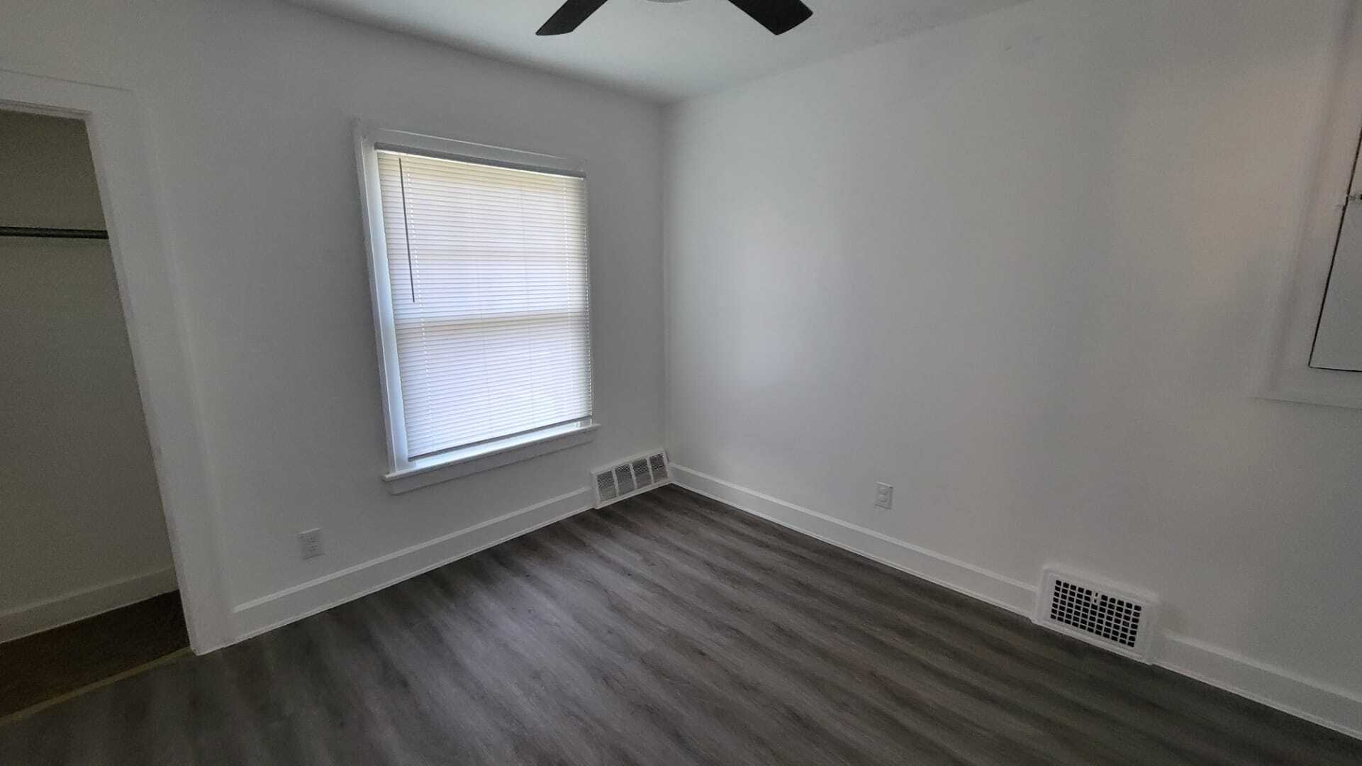 Building Photo - 1276 W 89th St