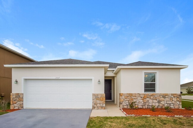 Building Photo - 1557 Regent Ct