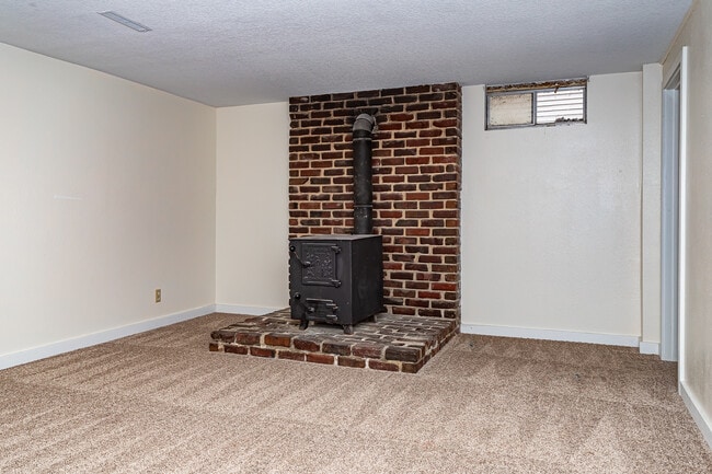 Building Photo - 105 Lynwood Dr