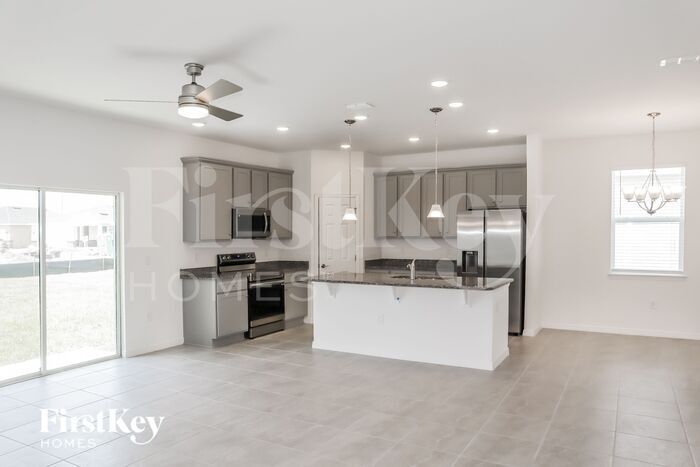 Building Photo - 1611 Isleta Lp
