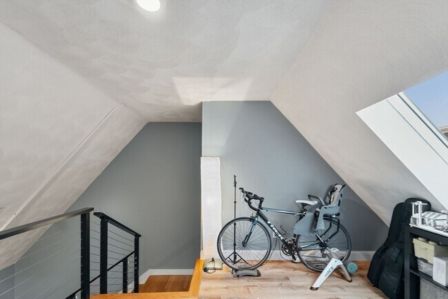 Building Photo - 890 Winthrop Ave