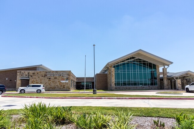 Building Photo - 705 Western Fern