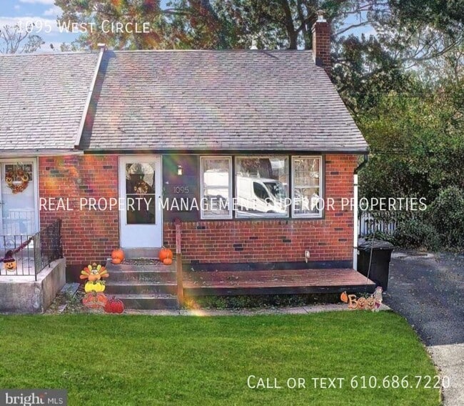 Building Photo - 1095 West Cir