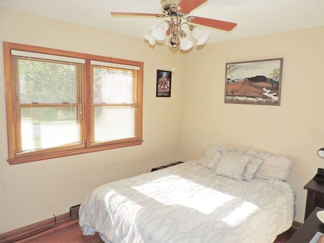 Building Photo - $2,200 | 3 Bedroom, 3 Bathroom House | Pet Friendly* | Available for August 1st, 2026 Move In!