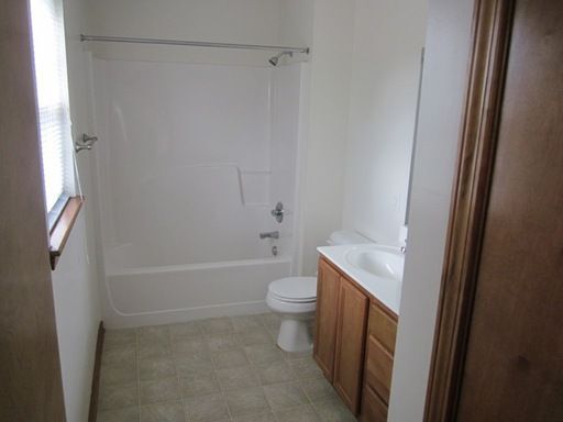 Building Photo - 303 Scranton Ct