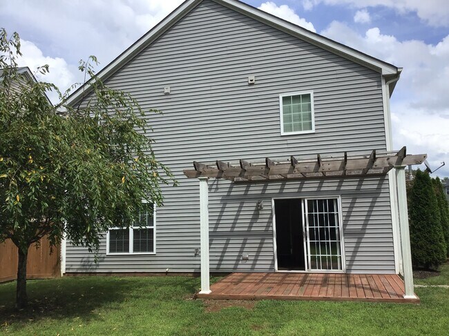 Building Photo - 2044 Longburn Dr