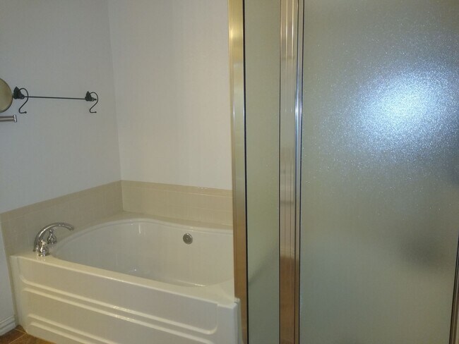 Building Photo - HUGE 3 Bedroom 3 Bath Home in Gated Community