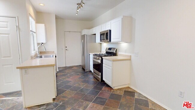 Building Photo - 20000 Plum Canyon Rd