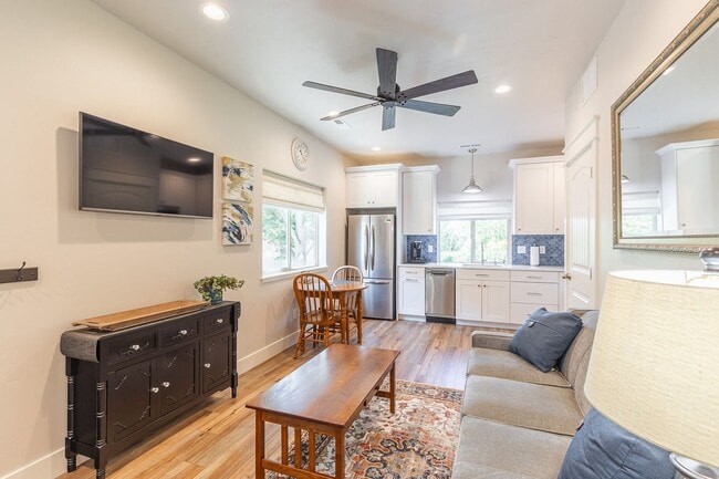 Building Photo - Charming Fully Furnished 1 Bedroom, 1 Bath...