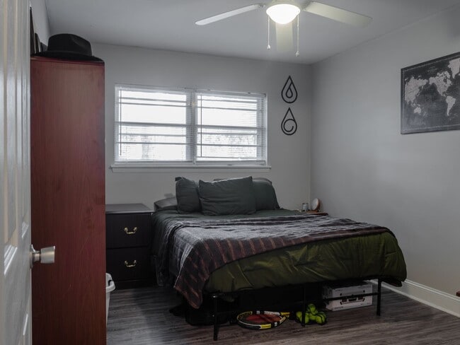 Building Photo - 411 College Blvd