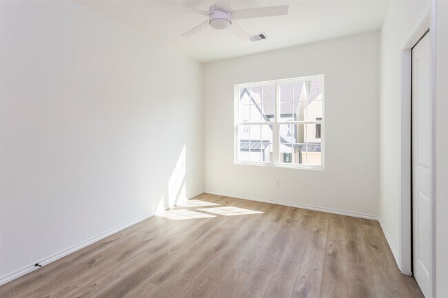 Building Photo - 1266 Oakmont Bnd Dr