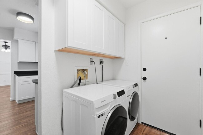 Building Photo - REMODELED! One Bedroom/One Bath in Historic Downtown Mesa