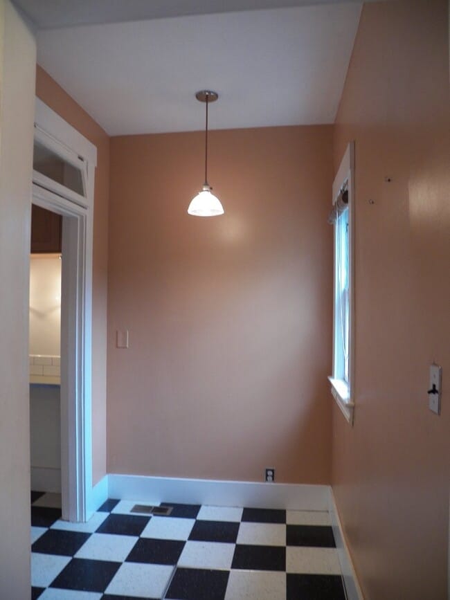 Building Photo - Beautiful Cottage in the Hollywood Distric...