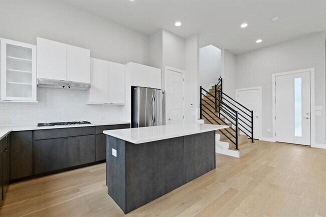 Building Photo - 6201 Toscana Ave