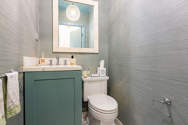 Building Photo - HUGE 5+BR/4.5BA Four Story Presidio Hts./ Laurel Village Home! Garage! Flat Yard!  PROGRESSIVE