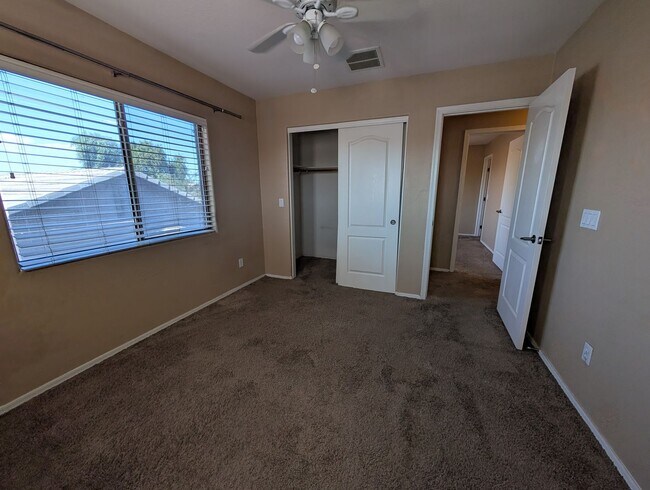 Building Photo - 4 Bedroom 2.5 Bathroom Gate Copper Canyon ...