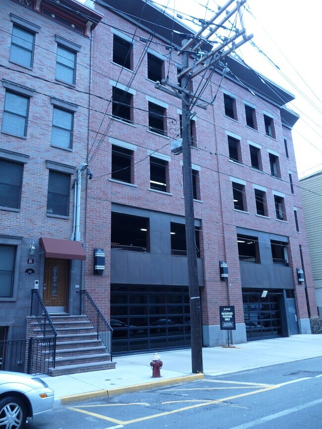 Building Photo - 309 Grand St