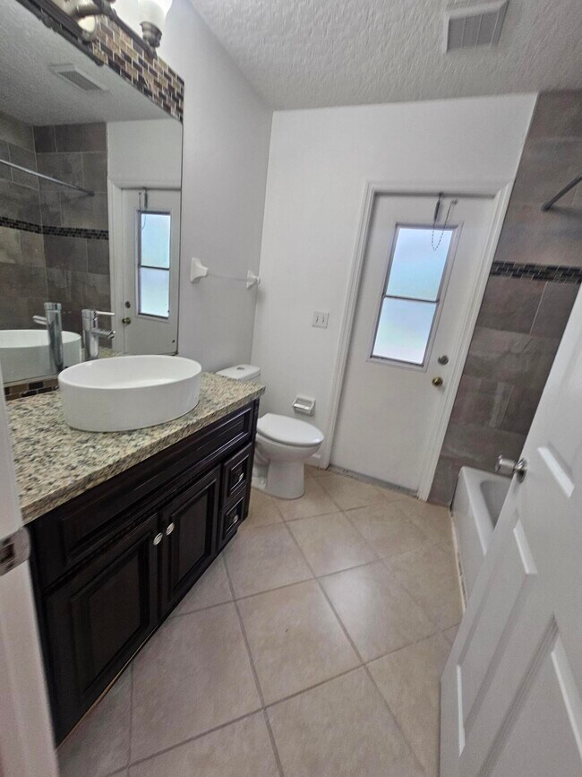 Building Photo - 3215 SE Pinto St