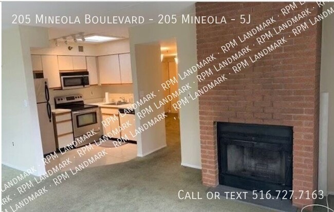 Building Photo - 205 Mineola Blvd