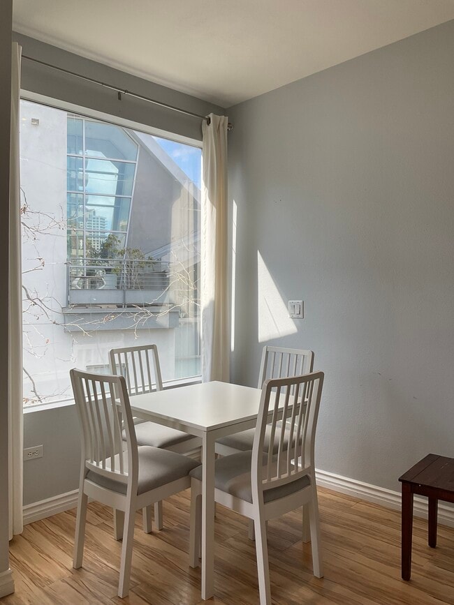 Building Photo - 101 Market St