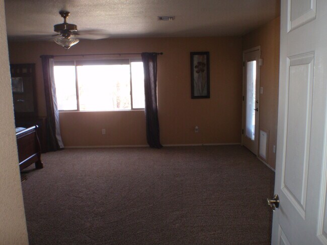 Building Photo - MESA DEL SOL POOL HOME