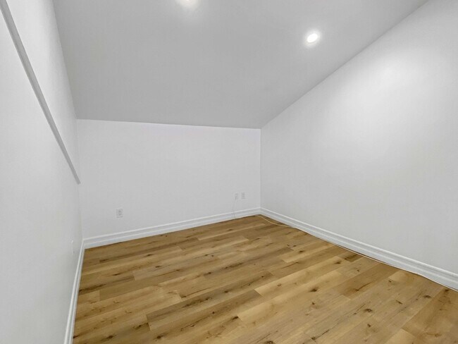 Building Photo - 3009 Vancouver Ave