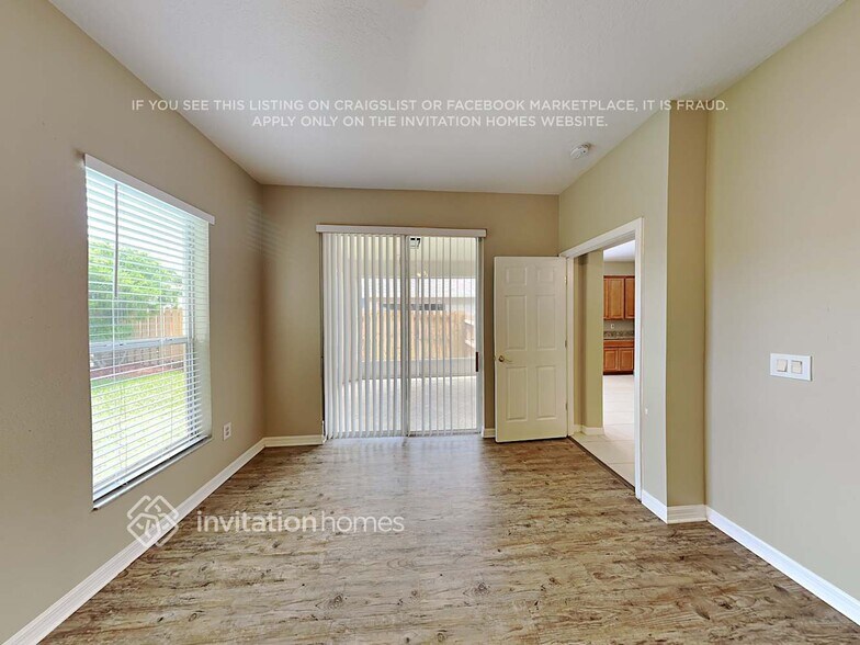 Building Photo - 1888 Sun Gazer Dr