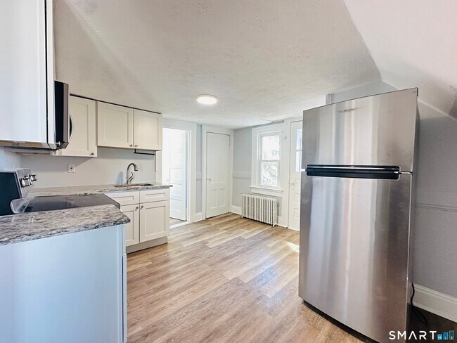 Building Photo - 133 Quaker Ln S