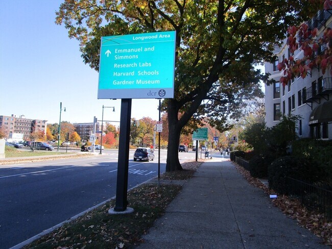Building Photo - 122 Riverway