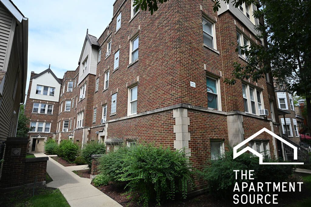 Building Photo - 2942 N Albany Ave