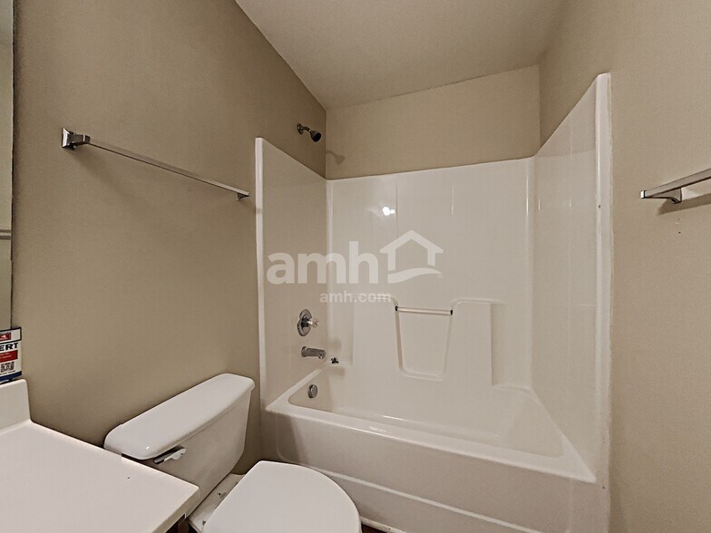 Building Photo - 2617 Woodford Ln