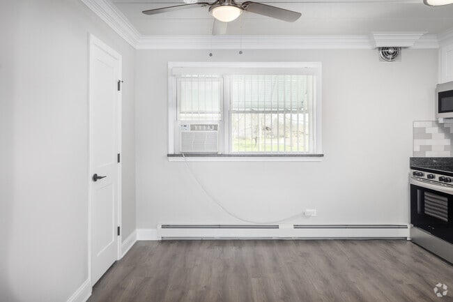 1BR, 1BA - 750SF - Dining Room - 4925 Fairview Ave