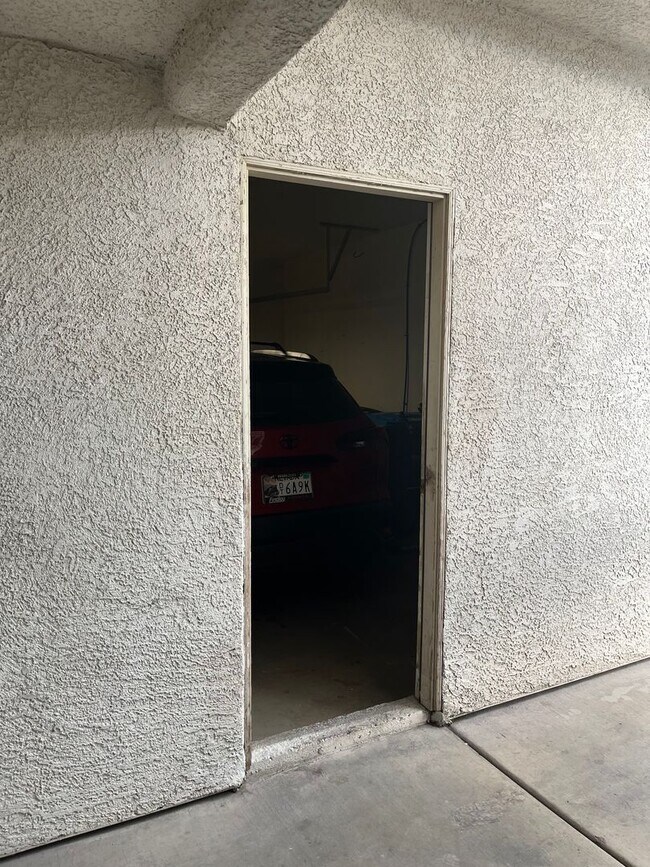 Building Photo - Remodeled, first floor 1428 sq ft, 2 bed+ ...