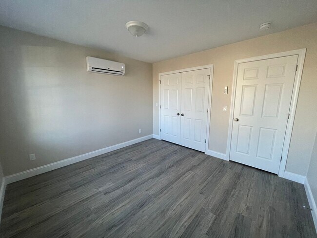 Building Photo - 129 Kenoza Ave