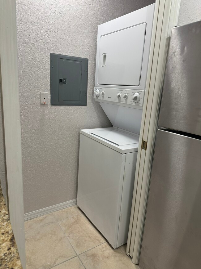 Laundry in unit - 10265 Gandy Blvd N