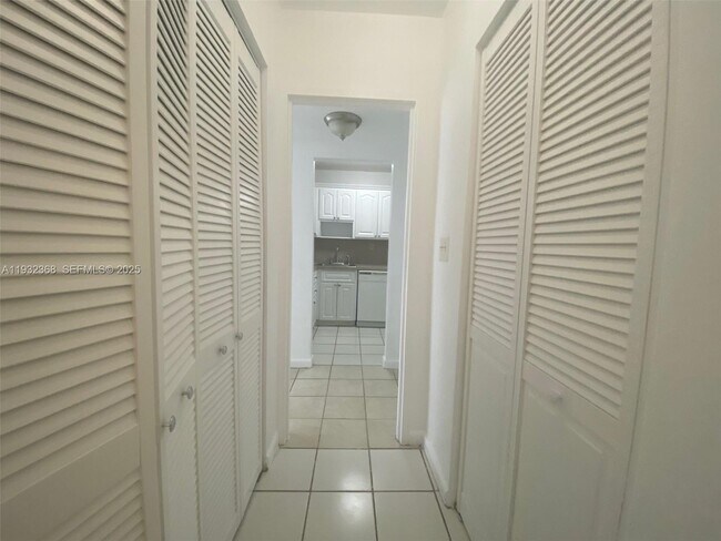 Building Photo - 2899 Collins Ave