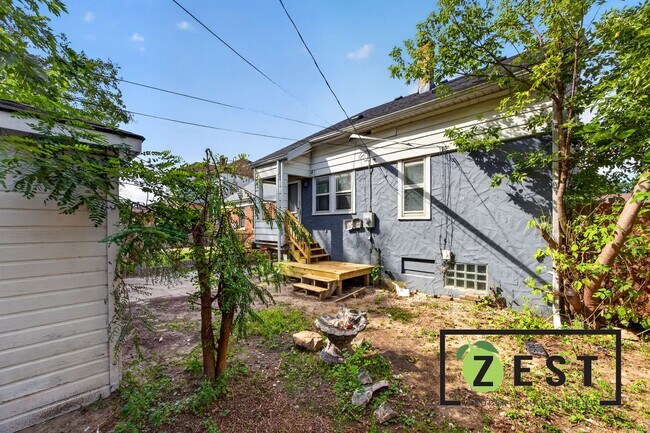Building Photo - 15494 Bringard Dr