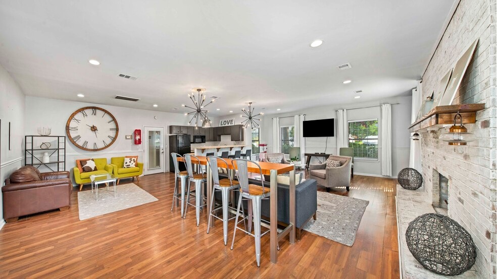 Building Photo - MAA Heritage Park