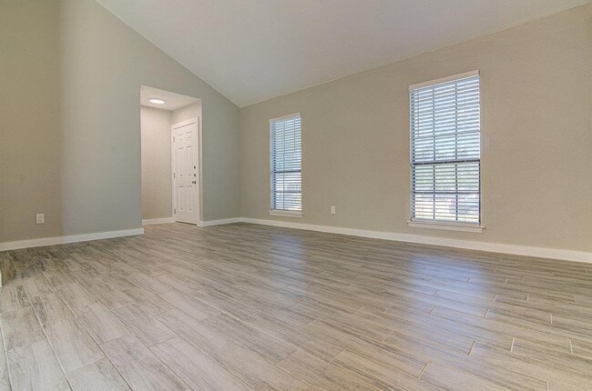Building Photo - 1603 Dale Cove