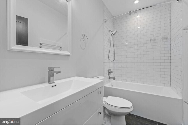 Building Photo - 721 Kennedy St NW