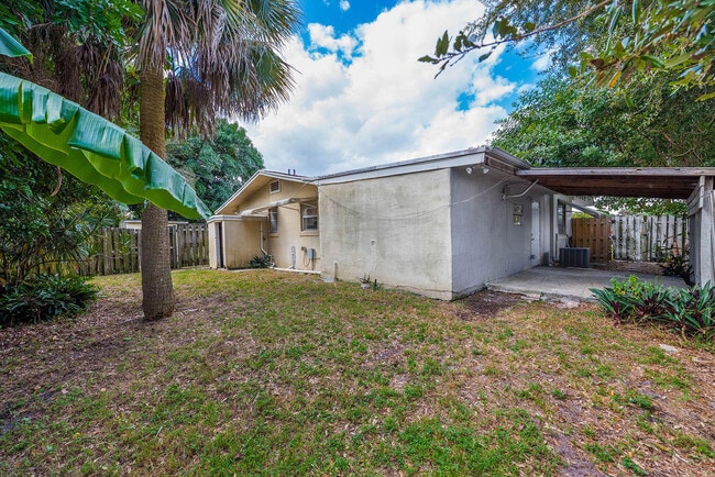 Building Photo - 8642 Sunset Dr