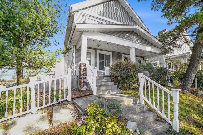 Primary Photo - 234-236 E Hudson St