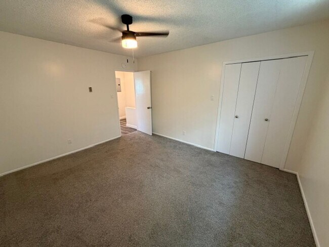 Building Photo - 327 Molino Ave
