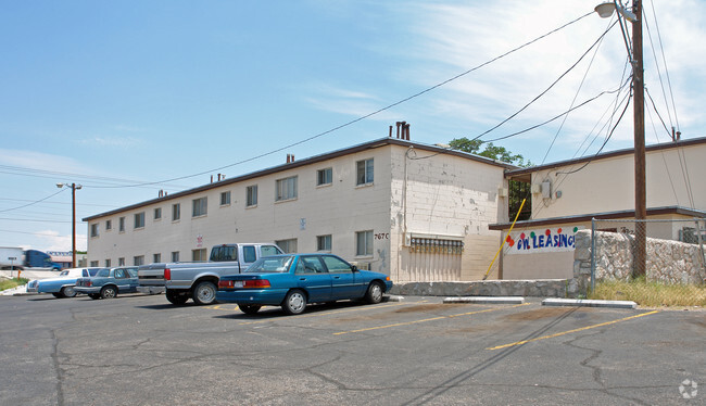 Building Photo - Freeway East Apartments