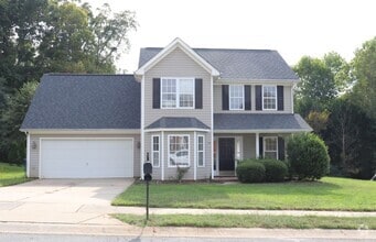 Building Photo - Location! Location! 3 bedroom 2.5 bath in ...