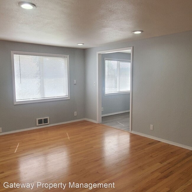 Building Photo - 2 br, 1 bath House - 580 SE Arcadia Road