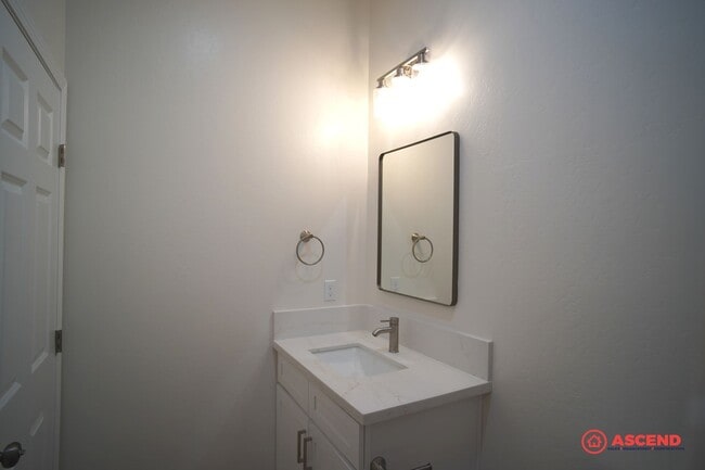 Building Photo - Brand New Home In Tehachapi!